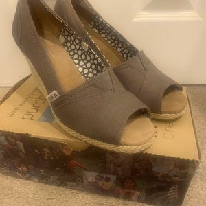 TOMS Ash Canvas Wedges Woman’s Size 8